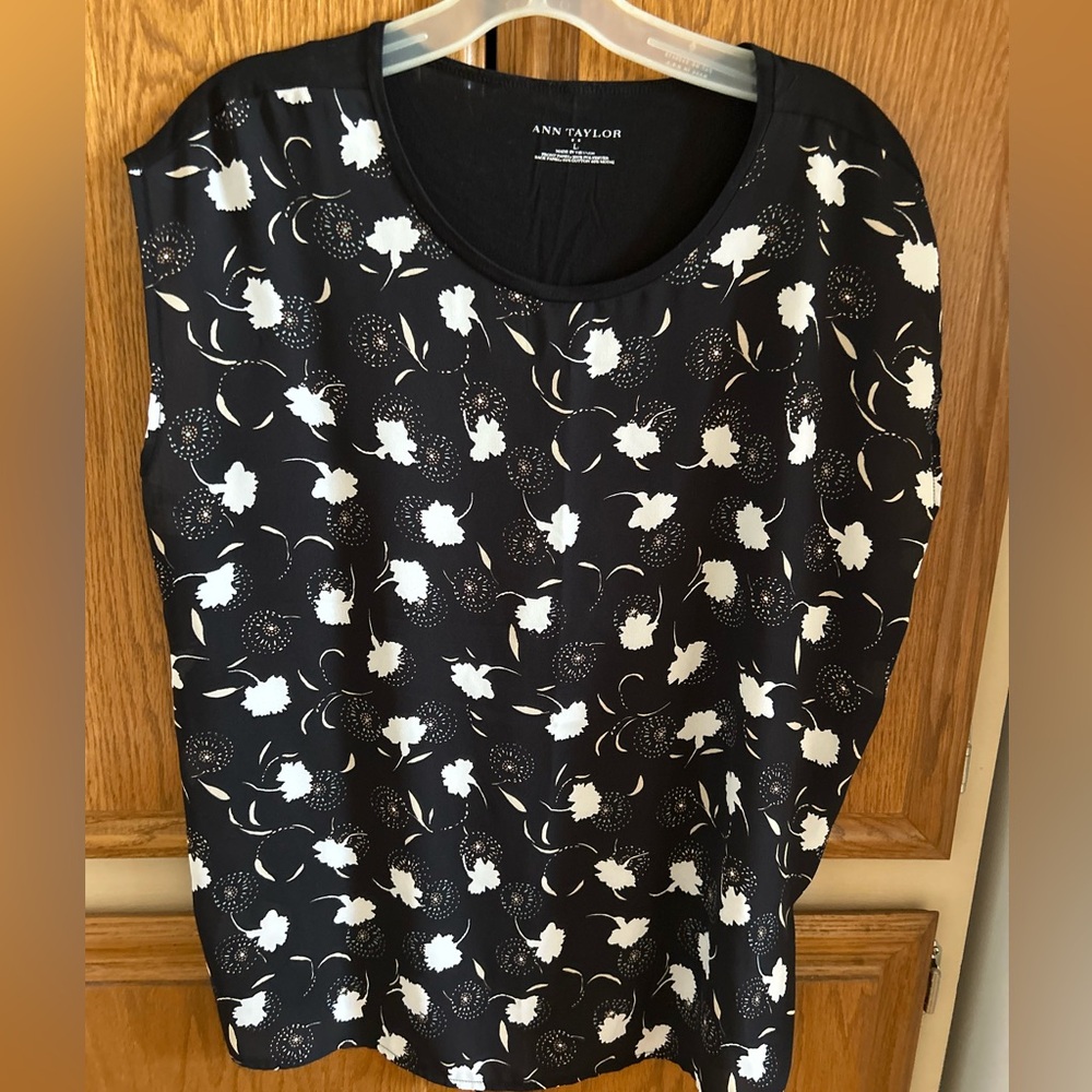 Ann Taylor Black and White Floral Blouse